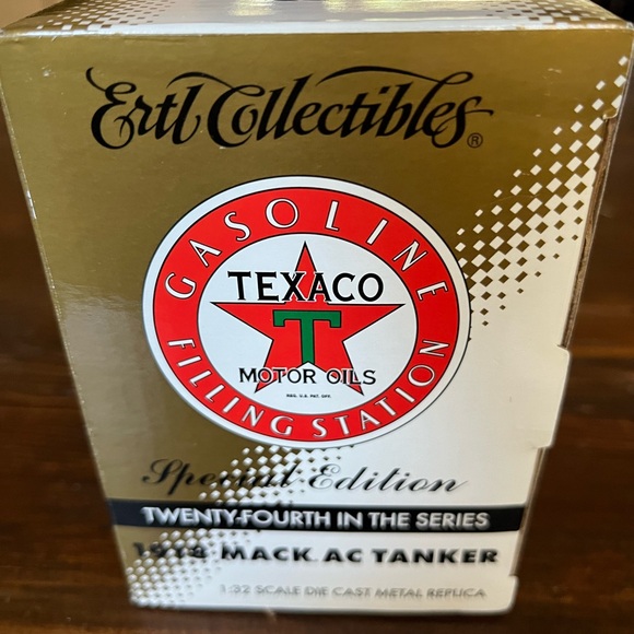 Vintage 1918 Mack AC Tanker Special Edition - Picture 4 of 6